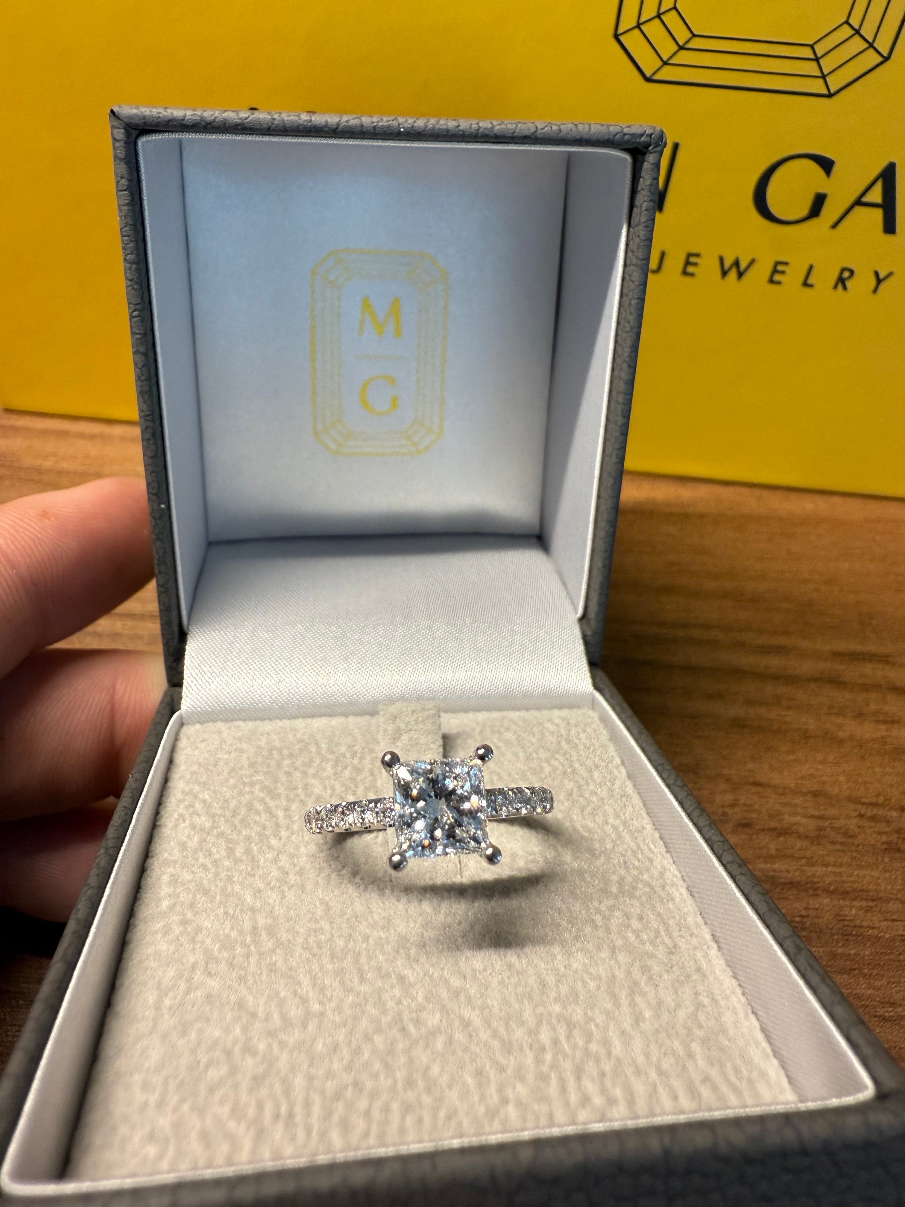 Princess Clair Pavé Halo – 1,5 ct Weißgold