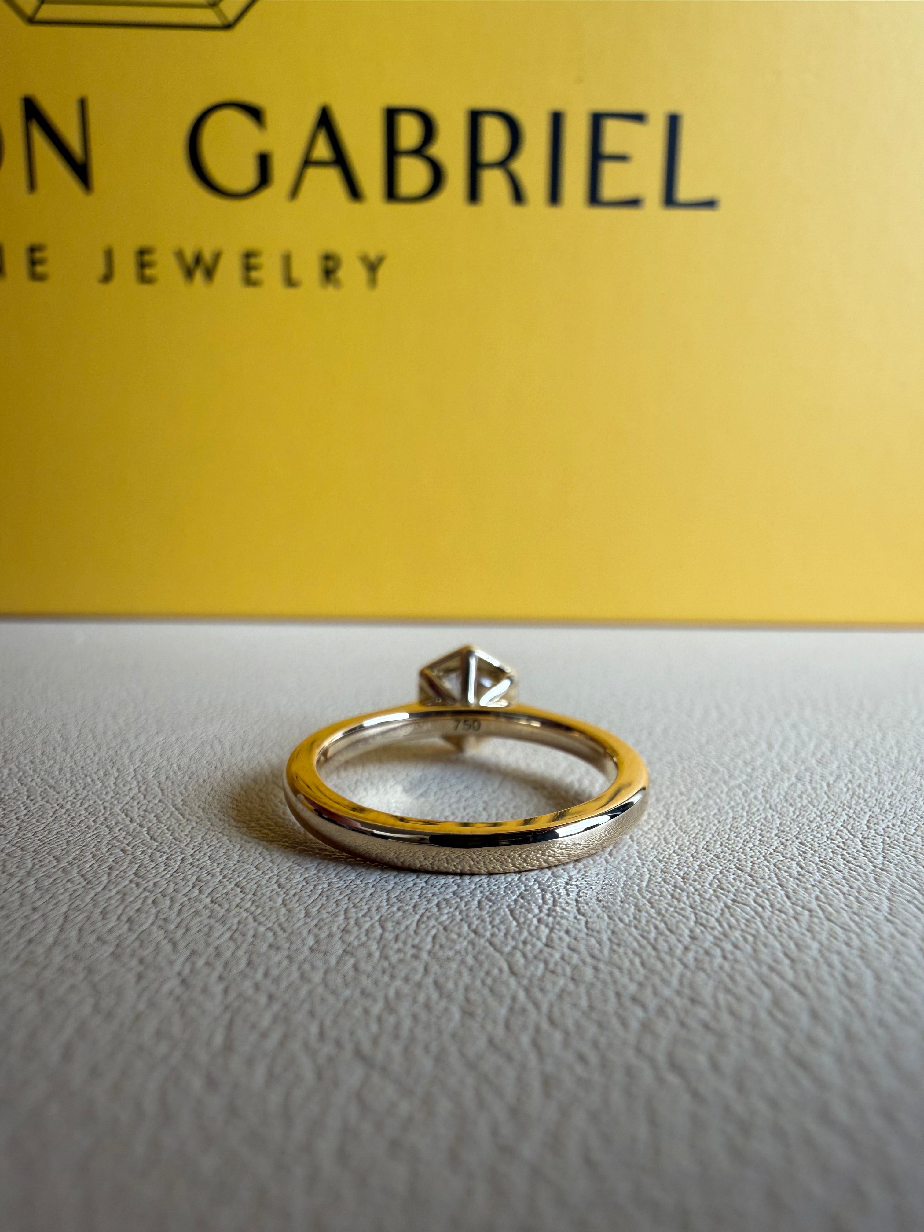 Hexagon 0,57 ct – Soline Ring in 750 Gelbgold